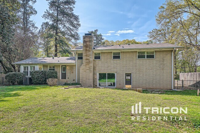 Building Photo - 4475 N Peachtree Rd