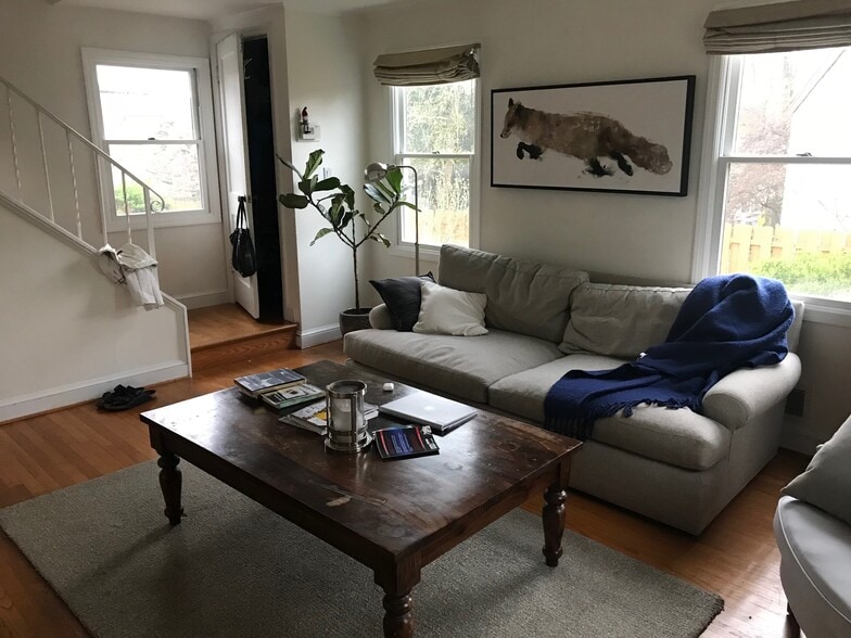 Building Photo - 5608 Lone Oak Dr