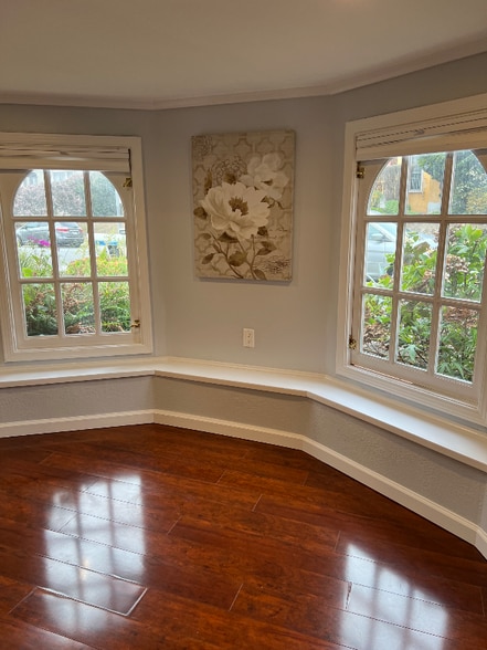 Building Photo - 101 Urbano Dr