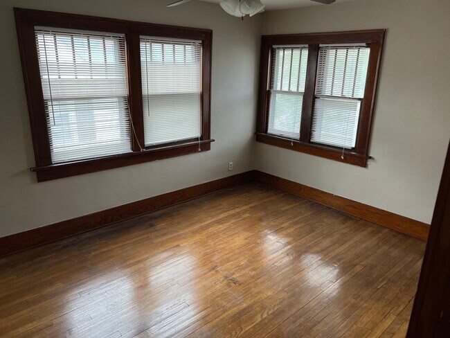 Master Bedroom - 1214 W Murdock St