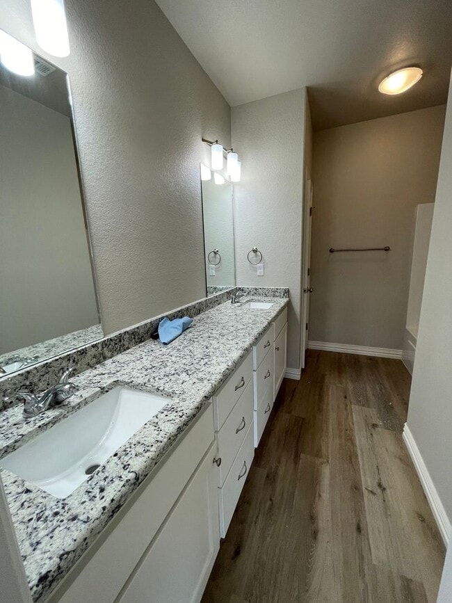 Building Photo - Cozy 3 bed, 2 bath close to Choctaw Casino