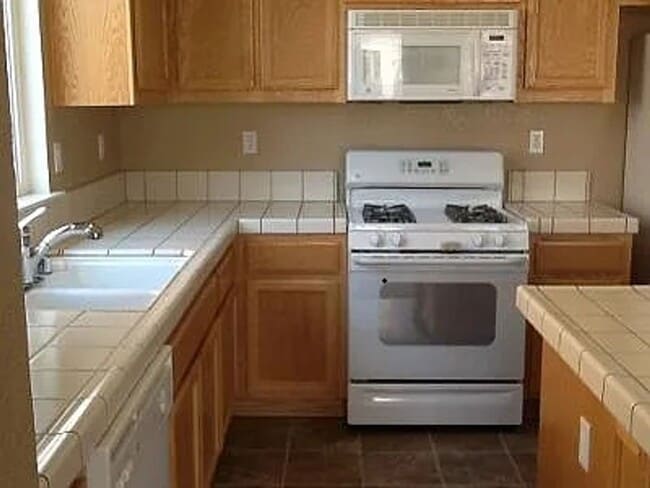 Building Photo - 3 bedroom, 2 bath house