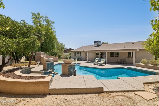Building Photo - 3526 E Sahuaro Dr