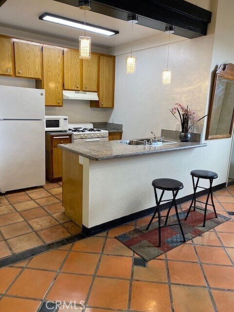 Building Photo - 1943 Vista Del Mar Ave