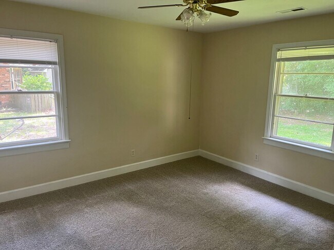 Building Photo - 229 Bridgeview Cir