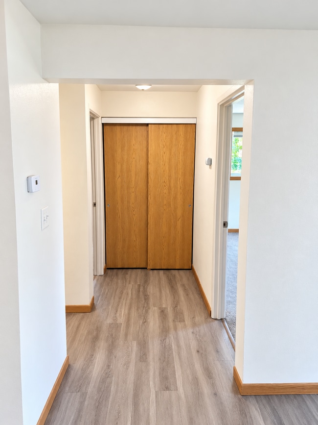 Building Photo - Affordable 2 bedroom apartment available now.