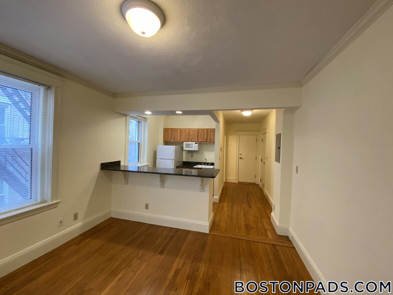Building Photo - 35 Park Dr