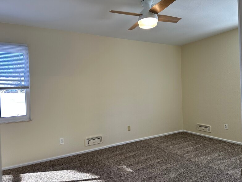 Building Photo - 2128 Collinway St