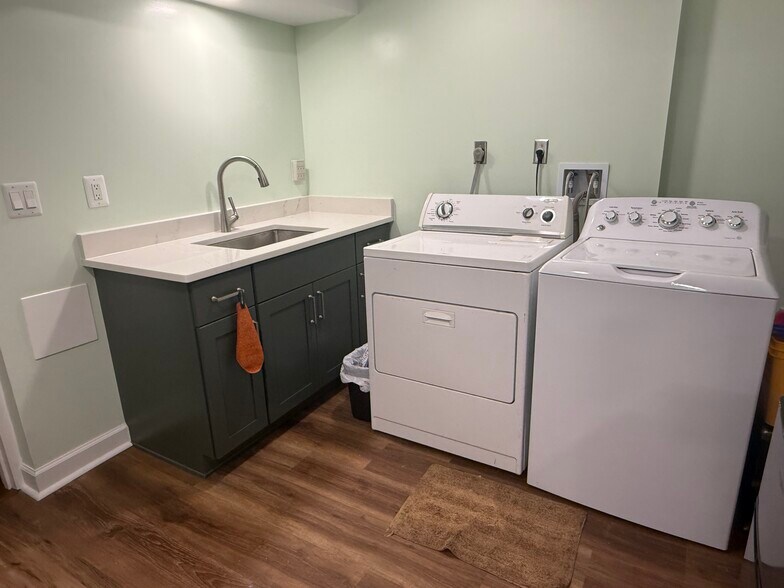 Building Photo - 8325 Wesleyan St