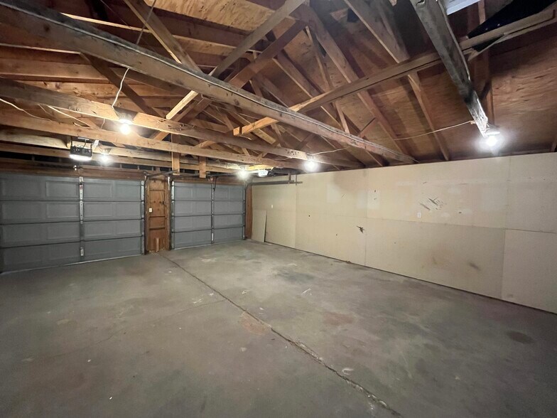 Building Photo - 832 Hamilton St