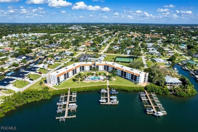 Building Photo - 226 3rd St W