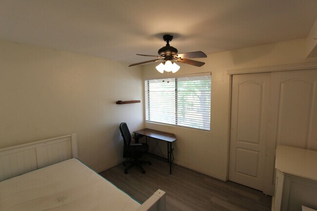 Building Photo - Furnished 2BR Condo in University Heights | Private Balcony + Covered Parking