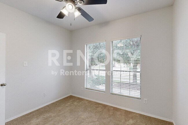 Building Photo - 1096 Oakbrook St