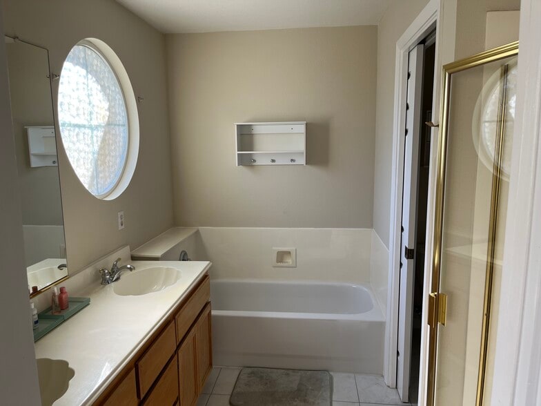 Master bath - 3595 Madison Cmn