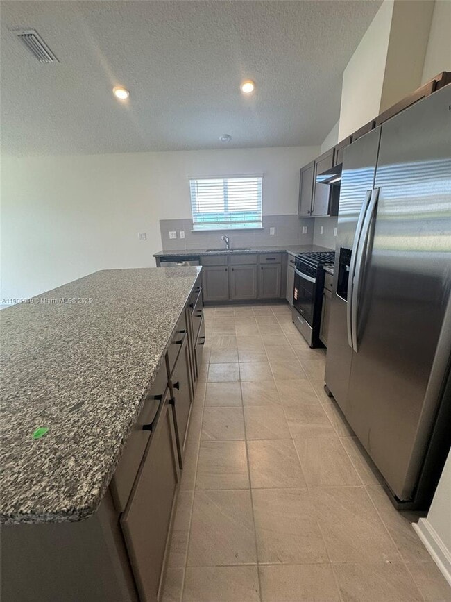 Building Photo - 55 Signet Cir