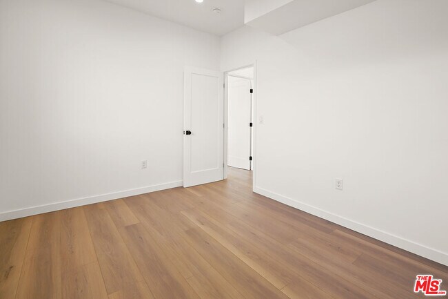 Building Photo - 1733 S New Hampshire Ave