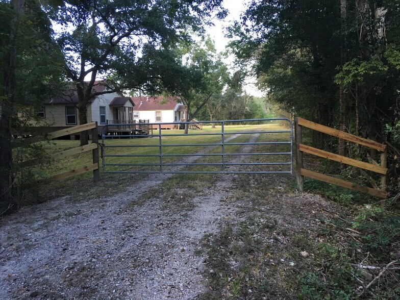 Building Photo - 521 County Road 192