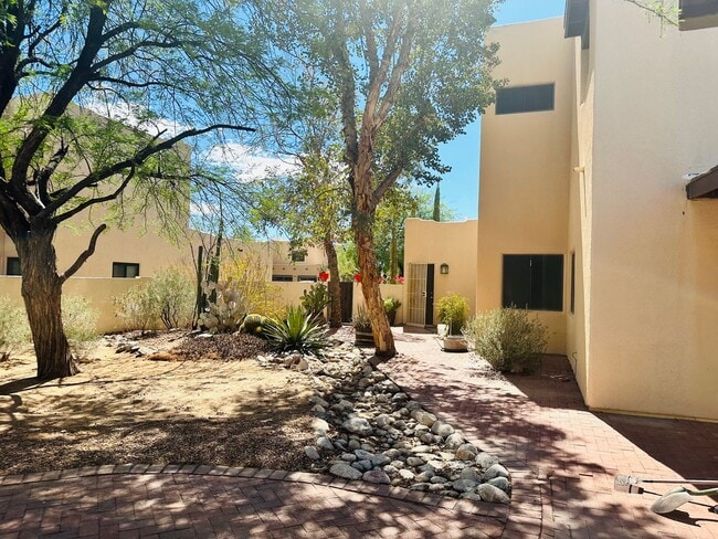 Building Photo - Beautiful Santa Fe Home on Large Corner Lot!