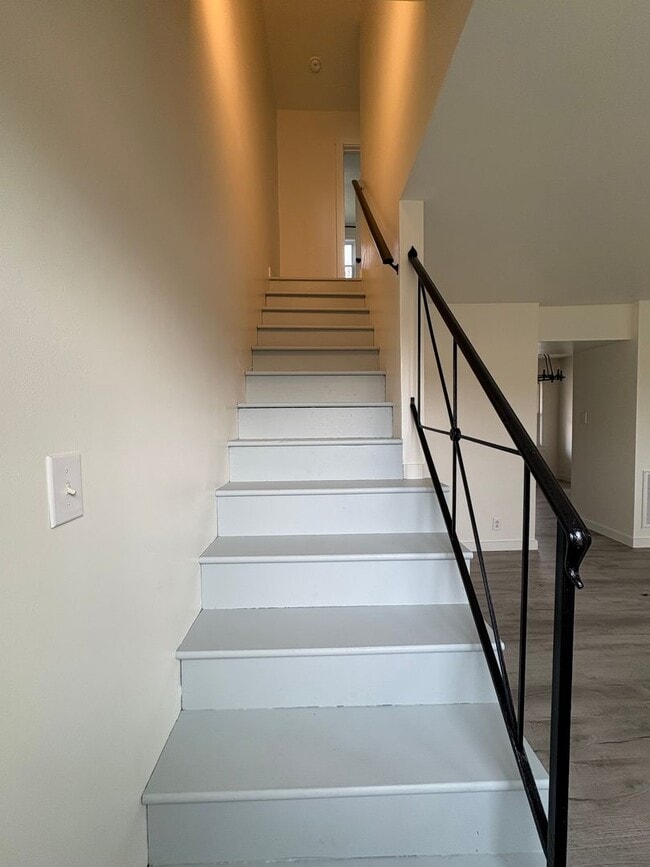 Building Photo - 2 Bedroom Across From McFerrin Park