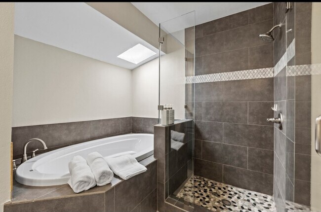 Building Photo - 1432 Cheyenne Rd