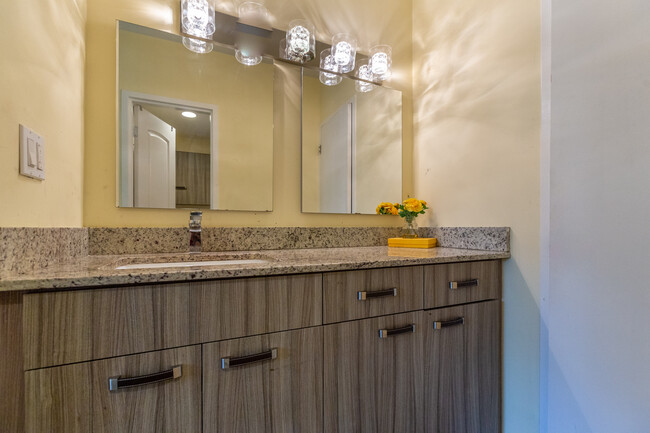 Master Bath room - 800 West Ave