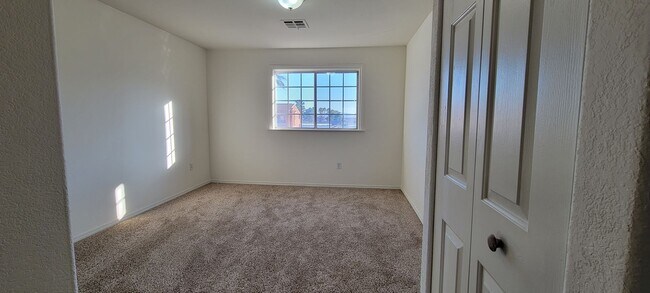 Building Photo - $500 OFF MOVE-IN! 2 Bedroom Condo near Air...