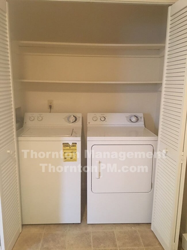 Building Photo - Available Now 3 Bedroom Townhouse in Culpeper