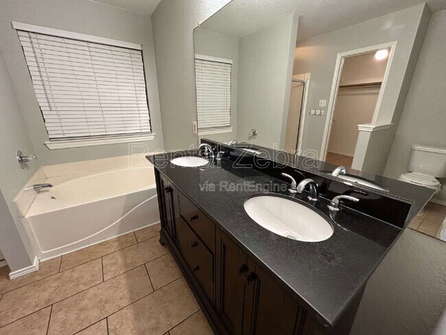 Building Photo - 4001 Cypress Gardens Dr