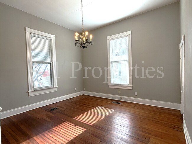 Building Photo - 59 S Cox St