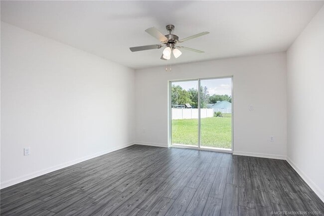 Building Photo - 1949 SE Sandia Dr