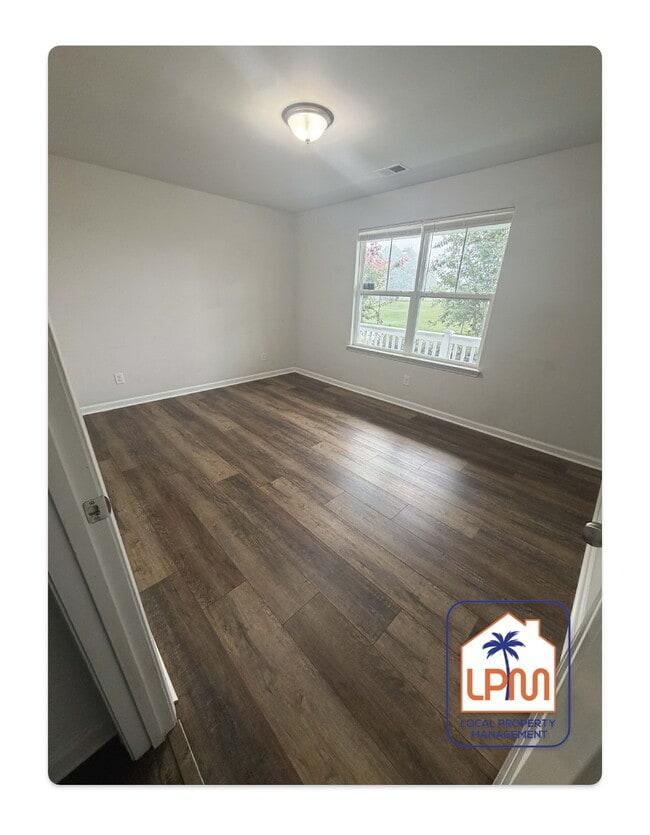Building Photo - 3-Bedroom, 2 Full Baths in Ridgeland – 1,679 Sq. Ft. of Cozy Living!