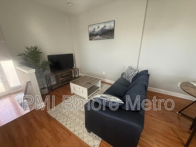 Building Photo - 17 E 21st St