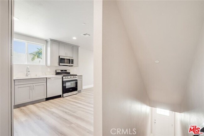 Building Photo - 1821 S New England St