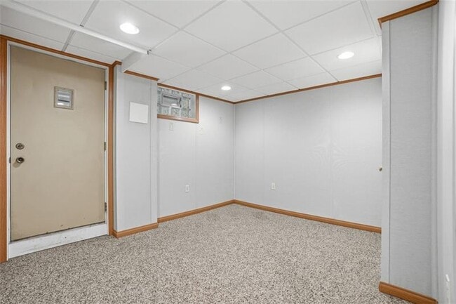 Building Photo - 315 South Dr