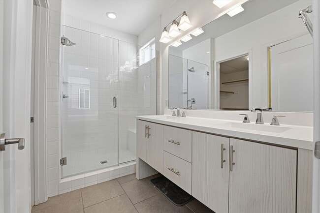 Building Photo - Detached Townhome - Private Roof Deck - With 360 Panoramic Views