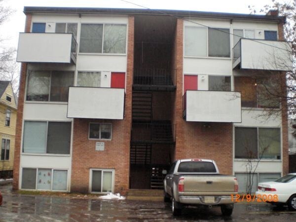 Building Photo - 214 N Thayer St