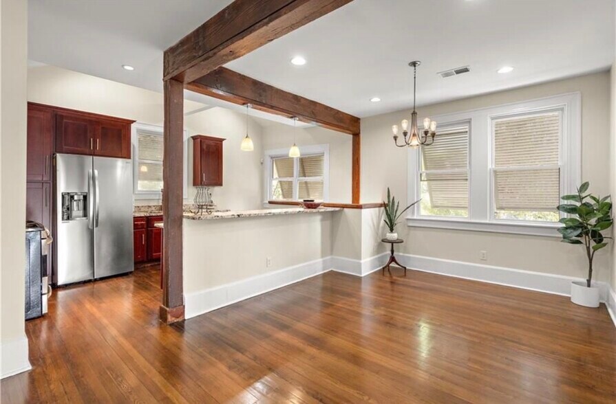 Building Photo - 5815 S Robertson St