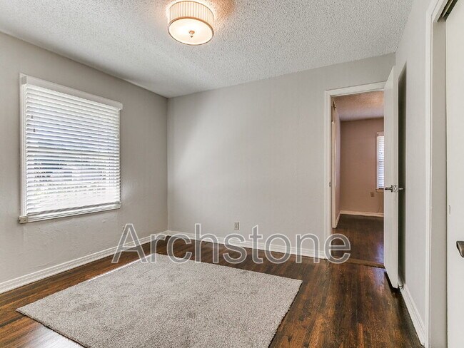 Building Photo - 1732 Carlisle Rd