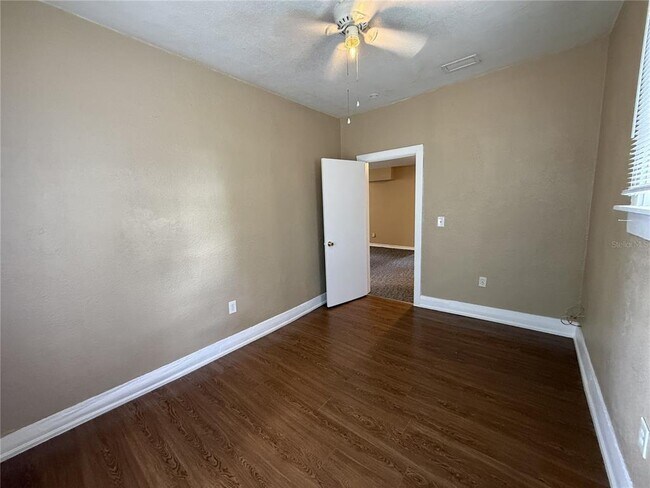 Building Photo - 314 W Crescent Dr