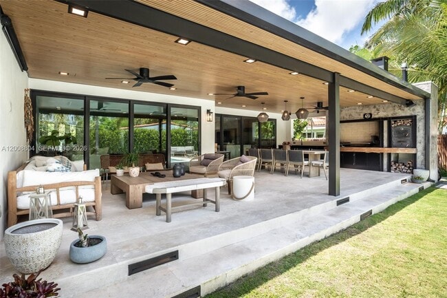 Building Photo - 115 SW 23rd Rd