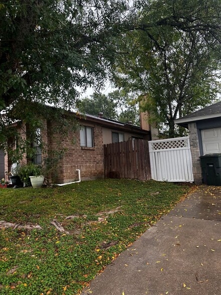 Primary Photo - 4703 Stone Ridge Dr