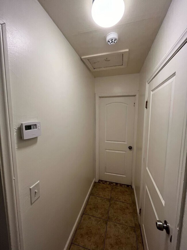 Building Photo - Cozy Home For Rent