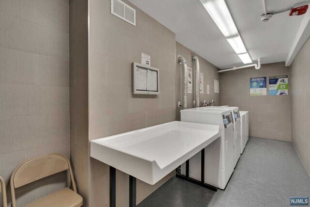 Building Photo - 2100 Linwood Ave