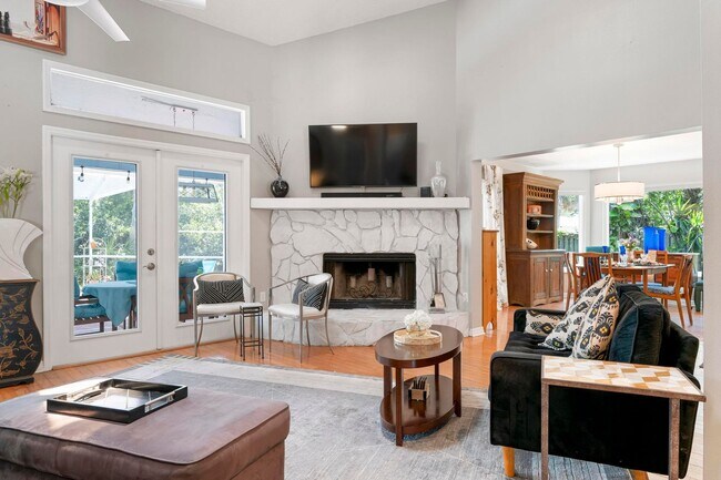 Building Photo - ** STUNNING 4 BEDROOM 2 FULL BATH/ 2 HALF BATH HOME WITH A PRIVATE POOL LOCATED JUST MINUTES FROM...