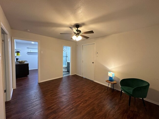 Building Photo - 2-BEDROOM *ALL UTILITIES INCLUDED*