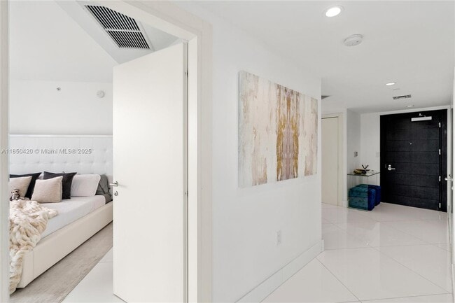 Building Photo - 200 Biscayne Blvd Way