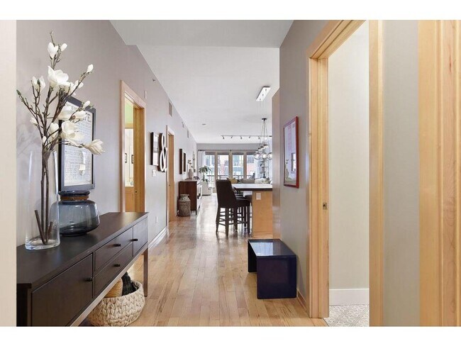Building Photo - 401 N 2nd St