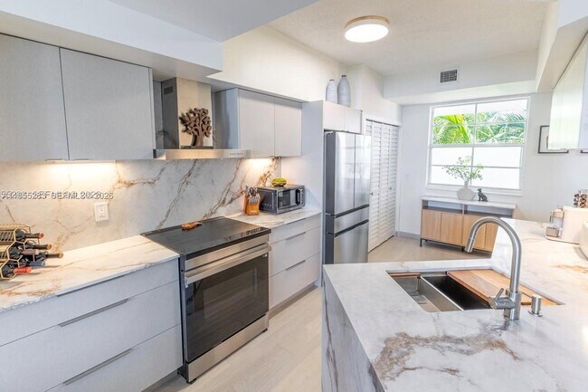 Building Photo - 3255 NE 184th St