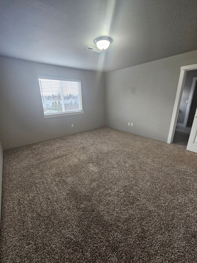 Building Photo - 1803012