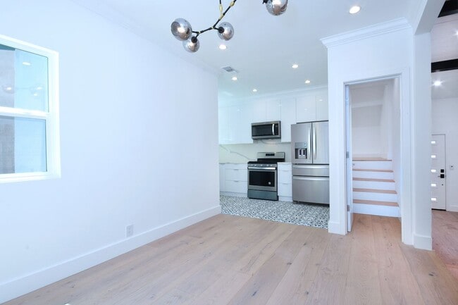 Building Photo - 11657 Sunshine Terrace